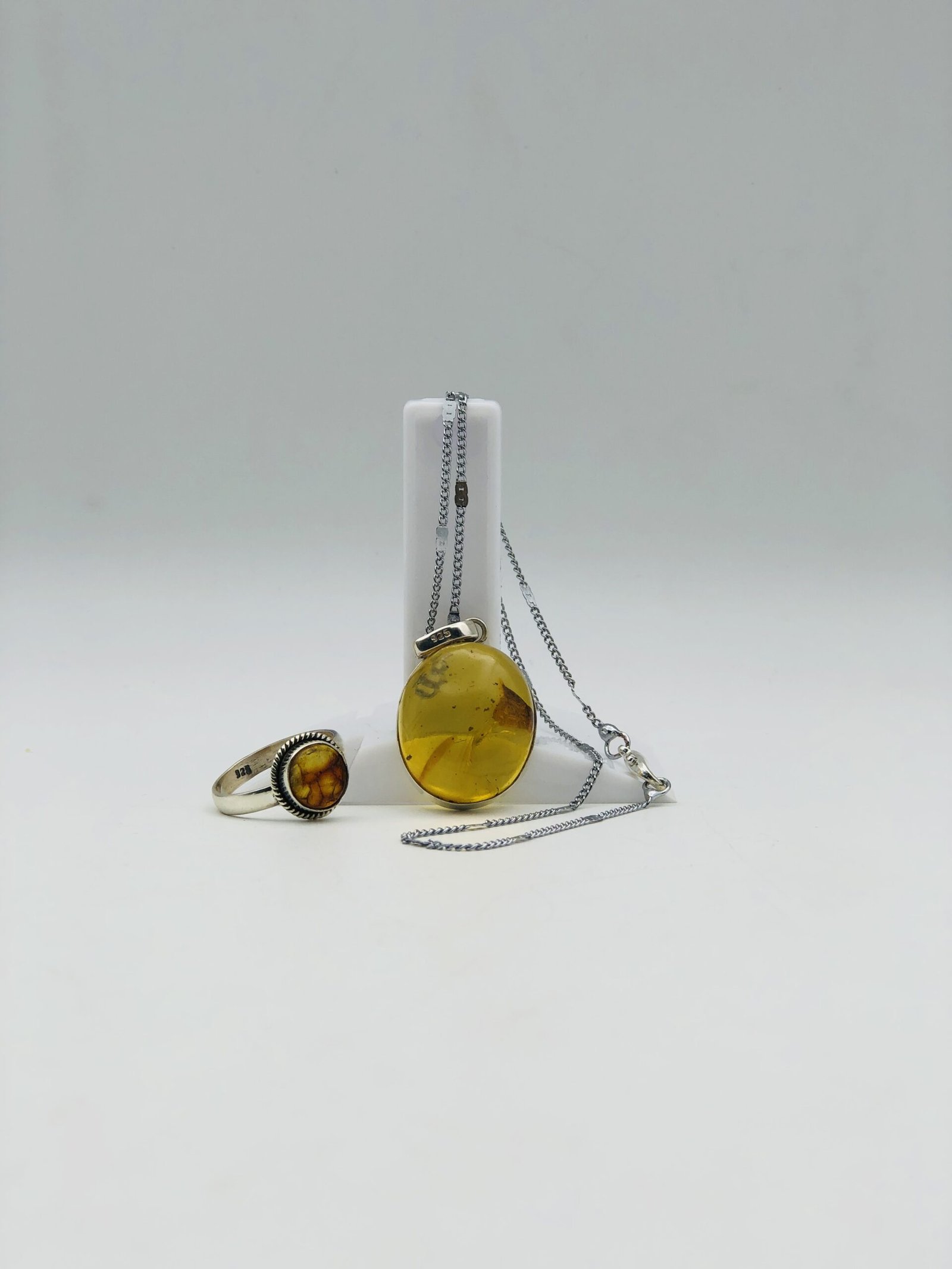 Round Amber Pendant Ring 